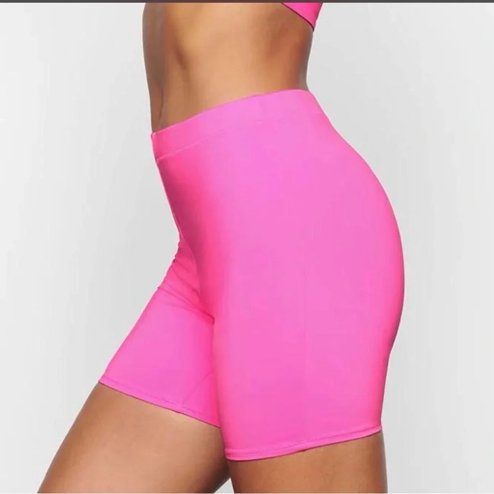 SKIMS Recycled Swim Mid Waist Short Limited Edition - Taffy size S